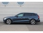 Volvo V60 2.0 T6 Plug-in hybrid AWD Ultra Dark | Elektrisch glazen panorama-dak | Elektrisch verstelbare bestuurders- en bijrijdersstoel met geheugen | Dodehoek detectie met correctie | Pilot assist & adaptieve cruise control | Rondomzicht camera | Head-up display | Extra getint glas | Nappa lederen/ Open grid textiel bekleding | Google services | Apple Carplay & Android Auto | Voorstoelen & stuurwiel verwarmd | Keyless Entry & Drive |