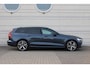 Volvo V60 2.0 T6 Plug-in hybrid AWD Ultra Dark | Elektrisch glazen panorama-dak | Elektrisch verstelbare bestuurders- en bijrijdersstoel met geheugen | Dodehoek detectie met correctie | Pilot assist & adaptieve cruise control | Rondomzicht camera | Head-up display | Extra getint glas | Nappa lederen/ Open grid textiel bekleding | Google services | Apple Carplay & Android Auto | Voorstoelen & stuurwiel verwarmd | Keyless Entry & Drive |