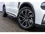 Lynk & Co 01 1.5 Core PHEV | 1800 kg Trekvermogen | Stoelverwarming | Adaptieve Cruise Control | Keyless Entry | Apple Carplay & Android Auto | 19 inch LM-Velgen | Achteruitrijcamera | Ledverlichting | 15,4 inch middendisplay | Premium audiosysteem |