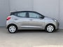 Hyundai i10 1.0 Comfort Smart / Navigatie Apple Carplay & Android Auto / Dealer Onderhouden / Stoel Verwarming / Stuurwiel Verwarming / Airco / Elektr. Ramen / DAB / Two Tone /