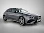 Mercedes-Benz A-klasse 250 e Business Solution AMG | AMG Line Plus pakket | Trekhaak | 360° camera | Smartphone-integratie | Panoramaschuifdak | MULTIBEAM LED | Head-up display | 19 inch AMG velgen | Augmented Reality navigatie |
