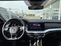 Skoda Octavia Combi 1.0 e-TSI Ambition / Automaat / Adaptieve Cruise-Control / Head-Up Display / Stuur-/Stoelverwarming / Trekhaak / LED / Keyless / Elektr.-Achterklep / Draadloze-Telefoonlader / Apple-Carplay & Android-Auto / Climate-Control / DAB Radio-Bluetooth / Navi / PDC V+A met Camera / 17'' LMV / All-Season / ENZ. /