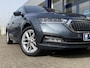 Skoda Octavia Combi 1.0 e-TSI Ambition / Automaat / Adaptieve Cruise-Control / Head-Up Display / Stuur-/Stoelverwarming / Trekhaak / LED / Keyless / Elektr.-Achterklep / Draadloze-Telefoonlader / Apple-Carplay & Android-Auto / Climate-Control / DAB Radio-Bluetooth / Navi / PDC V+A met Camera / 17'' LMV / All-Season / ENZ. /