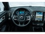 Volvo XC40 2.0 B4 Plus Dark | Trekhaak | Achteruitrijcamera | Harman Kardon Audio | Adaptive Cruise Control | Stoel-/Stuurverwarming | Elektrisch Verstelbare Bestuurdersstoel |