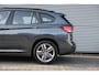 BMW X1 xDrive25e High Executive | M-Sport | LED | HUD | Trekhaak | PHEV | Miniral Grau | Stoelverw.