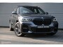 BMW X1 xDrive25e High Executive | M-Sport | LED | HUD | Trekhaak | PHEV | Miniral Grau | Stoelverw.