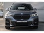 BMW X1 xDrive25e High Executive | M-Sport | LED | HUD | Trekhaak | PHEV | Miniral Grau | Stoelverw.