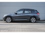 BMW X1 xDrive25e High Executive | M-Sport | LED | HUD | Trekhaak | PHEV | Miniral Grau | Stoelverw.