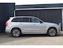 Volvo XC90 T8 Plug-in hybrid AWD Ultra Dark | Verwarmde, Geventileerde en Masserende Voorstoelen | Luchtvering | Panoramisch Schuif-/Kanteldak | Semi-Elektrische Trekhaak | 360º Camera | Gelamineerd en Getint Glas Achter| Bowers & Wilkins |