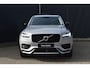 Volvo XC90 T8 Plug-in hybrid AWD Ultra Dark | Verwarmde, Geventileerde en Masserende Voorstoelen | Luchtvering | Panoramisch Schuif-/Kanteldak | Semi-Elektrische Trekhaak | 360º Camera | Gelamineerd en Getint Glas Achter| Bowers & Wilkins |