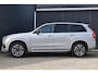 Volvo XC90 T8 Plug-in hybrid AWD Ultra Dark | Verwarmde, Geventileerde en Masserende Voorstoelen | Luchtvering | Panoramisch Schuif-/Kanteldak | Semi-Elektrische Trekhaak | 360º Camera | Gelamineerd en Getint Glas Achter| Bowers & Wilkins |