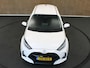 Toyota Yaris 1.5 Hybrid 115 Dynamic - CLIMATE CONTROL - VOORSTOELEN VERWARMD - STUURVERWARMING - DODEHOEKDETECTIE - ACHTERUITRIJCAMERA - PARKEERSENSOREN VOOR EN ACHTER - APPLE CARPLAY/ANDROID AUTO - DRAADLOZE TELEFOONLADER