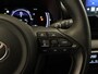 Toyota Yaris 1.5 Hybrid 115 Dynamic - CLIMATE CONTROL - VOORSTOELEN VERWARMD - STUURVERWARMING - DODEHOEKDETECTIE - ACHTERUITRIJCAMERA - PARKEERSENSOREN VOOR EN ACHTER - APPLE CARPLAY/ANDROID AUTO - DRAADLOZE TELEFOONLADER