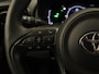 Toyota Yaris 1.5 Hybrid 115 Dynamic - CLIMATE CONTROL - VOORSTOELEN VERWARMD - STUURVERWARMING - DODEHOEKDETECTIE - ACHTERUITRIJCAMERA - PARKEERSENSOREN VOOR EN ACHTER - APPLE CARPLAY/ANDROID AUTO - DRAADLOZE TELEFOONLADER