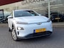 Hyundai Kona Electric EV Fashion 64 kWh | SOH: 96,4% | 3 Fase | Warmtepomp | HUD | Navi | Adaptive CC | Blindspot |