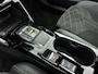 Peugeot e-2008 EV GT 50 kWh | SOH 99,5 % | Stoelverwarming | Panoramisch schuif kantelraam | Alcantara interieur | 18 inch lichtmetalen velgen |