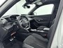 Peugeot e-2008 EV GT 50 kWh | SOH 99,5 % | Stoelverwarming | Panoramisch schuif kantelraam | Alcantara interieur | 18 inch lichtmetalen velgen |