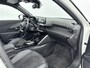 Peugeot e-2008 EV GT 50 kWh | SOH 99,5 % | Stoelverwarming | Panoramisch schuif kantelraam | Alcantara interieur | 18 inch lichtmetalen velgen |