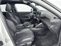 Peugeot e-2008 EV GT 50 kWh | SOH 99,5 % | Stoelverwarming | Panoramisch schuif kantelraam | Alcantara interieur | 18 inch lichtmetalen velgen |