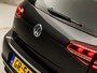 Volkswagen Golf 1.4 TSI GTE Sport 204Pk Automaat (APPLE CARPLAY, NAVIGATIE, CLIMATE, PARKEERSENSOREN, SPORTSTOELEN, GETINT GLAS, TREKHAAK, NIEUWE APK, NIEUWSTAAT)