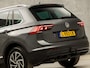 Volkswagen Tiguan 1.4 TSI Sportline (APPLE CARPLAY, GROOT NAVI, CLIMATE, STOELVERWARMING, ADAPTIVE CRUISE, SPORTSTOELEN, TREKHAAK, PARKEERSENSOREN, NIEUWSTAAT)