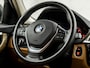 BMW 3-Serie 318i Luxury Sport Automaat (VIRTUAL COCKPIT, GROOT NAVI, COGNAC LEDER, STOELVERWARMING, PARKEERSENSOREN, ELEK ACHTERKLEP, GETINT GLAS, NIEUWE APK, NIEUWSTAAT)