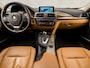 BMW 3-Serie 318i Luxury Sport Automaat (VIRTUAL COCKPIT, GROOT NAVI, COGNAC LEDER, STOELVERWARMING, PARKEERSENSOREN, ELEK ACHTERKLEP, GETINT GLAS, NIEUWE APK, NIEUWSTAAT)