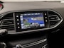 Peugeot 308 1.2 PureTech Sport (PANORAMADAK, GROOT NAVI, GETINT GLAS, PARKEERSENSOREN, SPORTSTOELEN, LM VELGEN, CRUISE, NIEUWSTAAT)