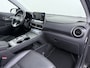 Hyundai Kona Electric EV 64kWh 204pk SOH 100% Premium Schuif-/Kanteldak Leer Warmtepomp Head-Up Display Apple Carplay Android Navi Camera Elektr.Stoelen+Leer+Verwarmd+Gekoeld Adaptive Cruise/Stop&Go Zelfsturend Multimedia Forward-Collision-Avoidance-Assist (FCA)Led Keyless DAB Pdc Subwoofer Bluetooth Dodehoek detector Privacy Glas Rijstrooksensor 1e Eigenaar Origineel Nederlandse Auto Volledig Dealeronderhouden