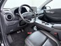 Hyundai Kona Electric EV 64kWh 204pk SOH 100% Premium Schuif-/Kanteldak Leer Warmtepomp Head-Up Display Apple Carplay Android Navi Camera Elektr.Stoelen+Leer+Verwarmd+Gekoeld Adaptive Cruise/Stop&Go Zelfsturend Multimedia Forward-Collision-Avoidance-Assist (FCA)Led Keyless DAB Pdc Subwoofer Bluetooth Dodehoek detector Privacy Glas Rijstrooksensor 1e Eigenaar Origineel Nederlandse Auto Volledig Dealeronderhouden