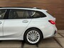 BMW 3-Serie Touring 320e Sportline | Pano | Leder | Laser | Shadow Line | Trekhaak elektr. | 18 inch | Stoelverwarming