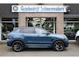 Lynk & Co 01 1.5 MY23! FULL BLACKLINE MET ZWARTE-HEMEL ROLHOES 360-CAMERA PANO/SCHUIF INFINITY DAB NAVI CARPLAY STOELVERWARMING ELEK.ACHTERKLEP 20"LMV
