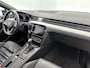 Volkswagen Passat 1.5 TSI R-Line | 150 PK | Automaat | Leder | Trekhaak | Digital Cockpit PRO | Navigatie PRO (Groot Scherm) | Panorama Dak | Keyless | 360* Camara (Helicopter) | Stoelverwarming