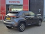 Toyota Yaris Cross 1.5 Hybrid 115 First Edition APPLE/ANDROID STOEL/STUURVERWARMING NAVI AD-CRUISE PRIVACY-GLASS 17"LM-VELGEN