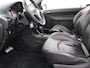 Peugeot 206 CC 1.6-16V Boordcomputer, Brake Assist System, Buitenspiegels elektrisch verstel- en verwarmbaar, Elektronische remkrachtverdeling, Sportstoelen, Warmtewerend glas, Lichtmetalen velgen, De Peugeot 206 CC 1.6-16V automaat uit 2003 met elektrisch werkend hard top is zo’n auto die meteen een glimlach op je gezicht tovert. Met zijn elegante, compacte lijnen en het stalen klapdak