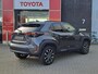 Toyota Yaris Cross 1.5 Hybrid 115 First Edition APPLE/ANDROID STOEL/STUURVERWARMING NAVI AD-CRUISE PRIVACY-GLASS 17"LM-VELGEN