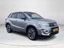 Suzuki Vitara 1.5 Hybrid Style Automaat | GEEN AFLEVERKOSTEN | Schuif /- kanteldak | Parkeersensoren voor en achter | Apple Carplay & Android Auto | Navigatiesysteem | Trekhaak |
