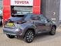 Toyota Yaris Cross 1.5 Hybrid 115 First Edition APPLE/ANDROID STOEL/STUURVERWARMING NAVI AD-CRUISE PRIVACY-GLASS 17"LM-VELGEN