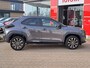 Toyota Yaris Cross 1.5 Hybrid 115 First Edition APPLE/ANDROID STOEL/STUURVERWARMING NAVI AD-CRUISE PRIVACY-GLASS 17"LM-VELGEN