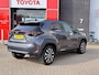 Toyota Yaris Cross 1.5 Hybrid 115 First Edition APPLE/ANDROID STOEL/STUURVERWARMING NAVI AD-CRUISE PRIVACY-GLASS 17"LM-VELGEN