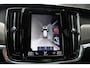 Volvo V90 B5 Inscription | Trekhaak | Bowers & Wilkins | Geventileerde Stoelen incl. Massagefunctie | Panoramadak | Adaptieve Cruise Control | Apple Carplay | Navigatie | 20'' Lichtmetalen Velgen | Power Seats