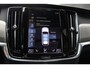 Volvo V90 B5 Inscription | Trekhaak | Bowers & Wilkins | Geventileerde Stoelen incl. Massagefunctie | Panoramadak | Adaptieve Cruise Control | Apple Carplay | Navigatie | 20'' Lichtmetalen Velgen | Power Seats