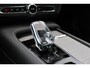 Volvo V90 B5 Inscription | Trekhaak | Bowers & Wilkins | Geventileerde Stoelen incl. Massagefunctie | Panoramadak | Adaptieve Cruise Control | Apple Carplay | Navigatie | 20'' Lichtmetalen Velgen | Power Seats