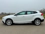 Volvo V40 Cross Country 2.0 D4 Nordic+ Automaat Panodak Leder Clima Stoelverwarming Trekhaak PDC Camera NAP Perfect Onderhouden