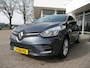 Renault Clio TCe 90 5drs. Limited PARK ASSIST ACHTER/ PACK COMFORT/ PACK ELECTRIC/ LM VELGEN MET 4 SEIZOENSBANDEN/ PRIVACY GLAS ACHTER/ ETC..  ALTIJD DEALER ONDERHOUDEN! RIJKLAAR!