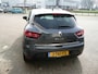 Renault Clio TCe 90 5drs. Limited PARK ASSIST ACHTER/ PACK COMFORT/ PACK ELECTRIC/ LM VELGEN MET 4 SEIZOENSBANDEN/ PRIVACY GLAS ACHTER/ ETC..  ALTIJD DEALER ONDERHOUDEN! RIJKLAAR!
