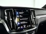 Volvo S60 B4 R-Design | Park Assist | Stoel- en Stuurverwarming | Cruise control | Elektrische stoelen