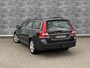 Volvo V70 2.0 T4 Classic Edition | Automaat | Trekhaak | Navigatie | Bluetooth | Stoelverwarming | Bi-Xenon Adaptief | Cruise Control Adaptief | BLIS | Volvo On Call | Parkeerverwarming | Verwarmbare voorruit | Parkeersensoren | Stoelverhogers