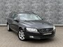 Volvo V70 2.0 T4 Classic Edition | Automaat | Trekhaak | Adaptive cruise control | Stoelverwarming | Volvo On Call | Standkachel | Verwarmbare voorruit | Parkeersensoren voor + achter | Kinderzitjes | Dode hoek detectie BLIS |
