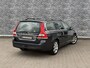 Volvo V70 2.0 T4 Classic Edition | Automaat | Trekhaak | Adaptive cruise control | Stoelverwarming | Volvo On Call | Standkachel | Verwarmbare voorruit | Parkeersensoren voor + achter | Kinderzitjes | Dode hoek detectie BLIS |